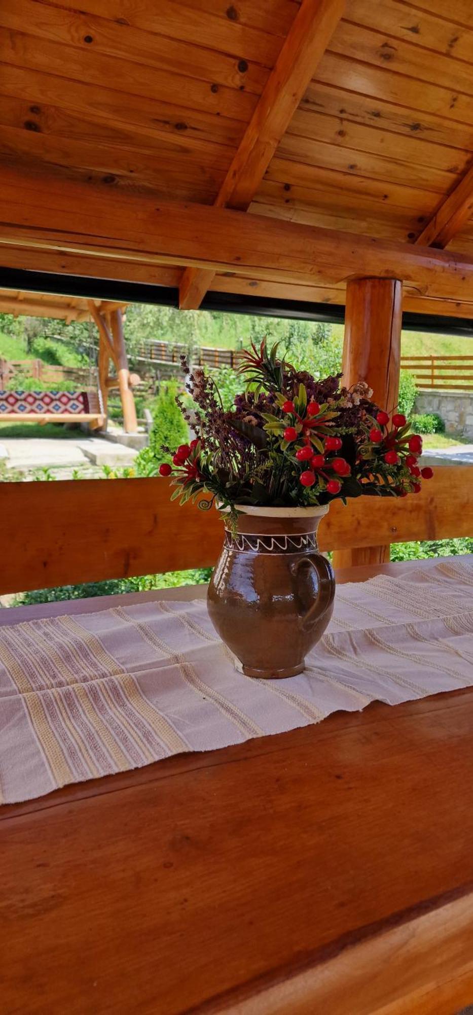 Casa Agroturistica Tarancuta Din Vatra Moldovitei Hotel Ngoại thất bức ảnh